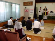 Padre Benoit Wailliez nella cappella di Tokyo