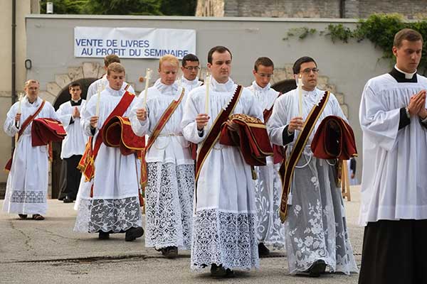 gli ordinandi sacerdoti