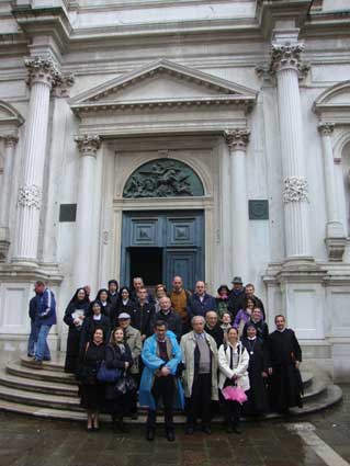 Davanti alla chiesa di San Rocco a Venezia