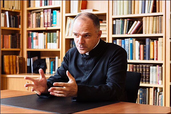 Don Pagliarani nel suo ufficio