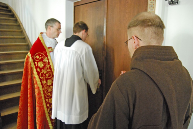 Ostiario - Gli ordinati aprono la porta della chiesa