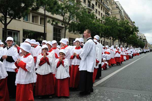 Più di 500 chierichetti per accompagnare Gesù Eucaristia