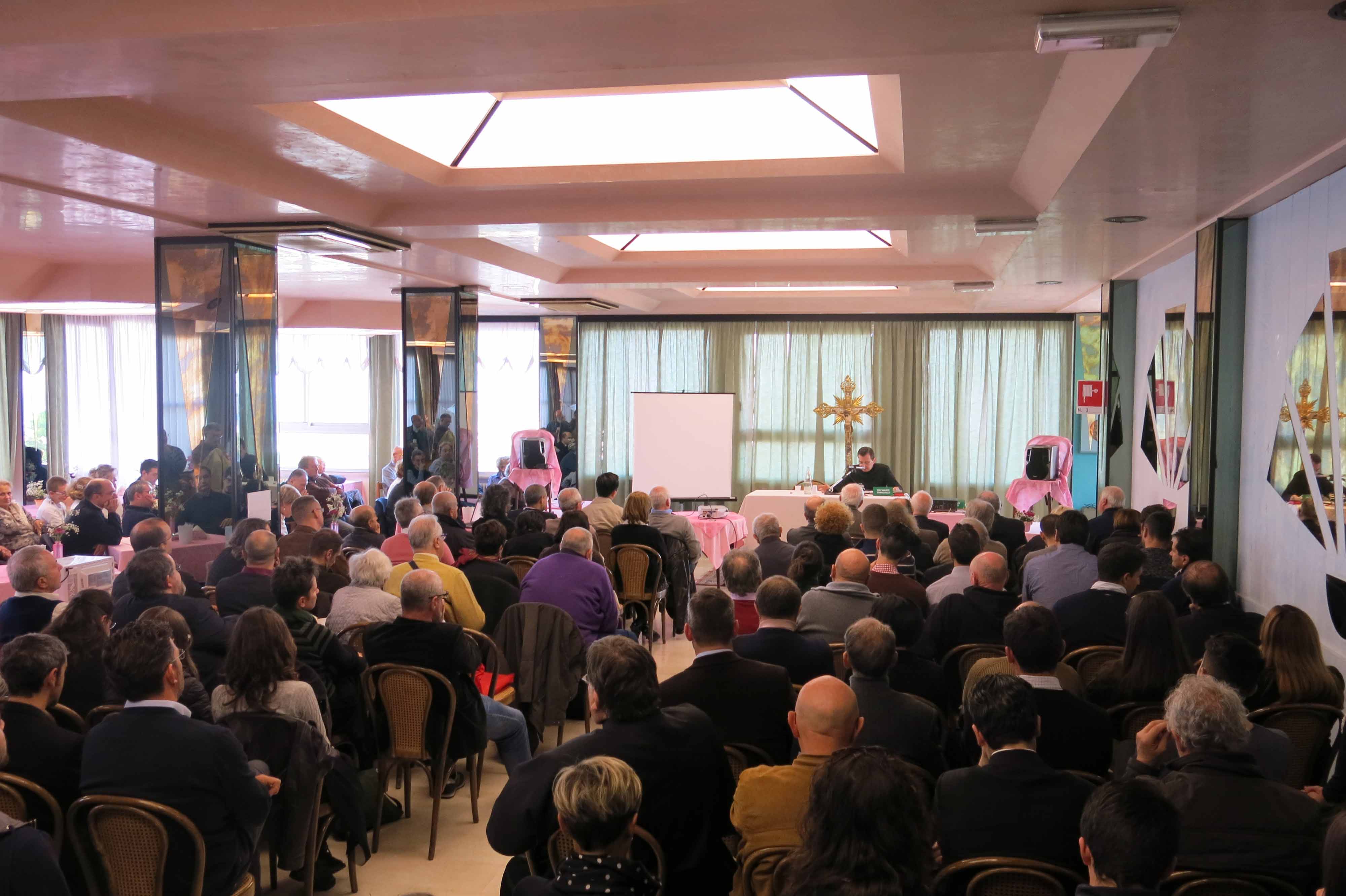 Sala stra-piena al convegno