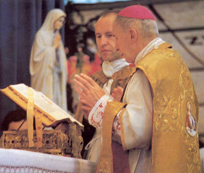 Accanto a Mons. Lefebvre, padre Schmidberger